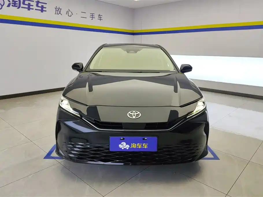Toyota Camry 2025 — фото 2