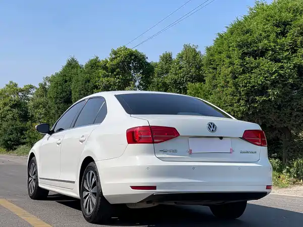 Volkswagen Sagitar 2018