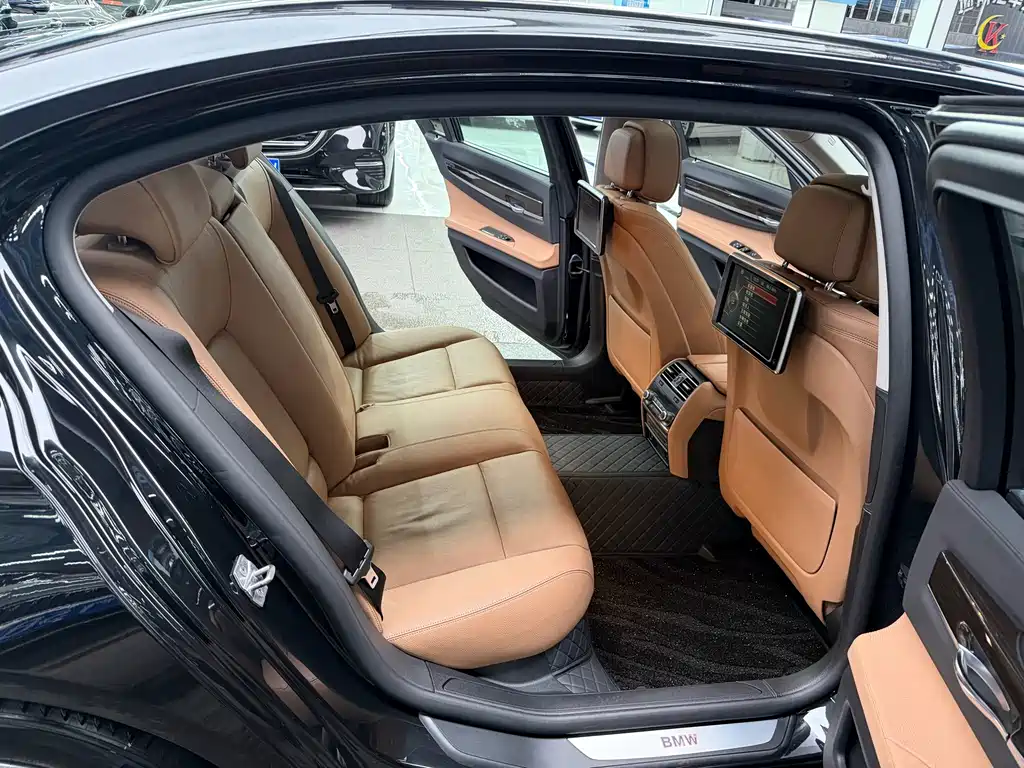 BMW 7 Series 2015 — фото 21