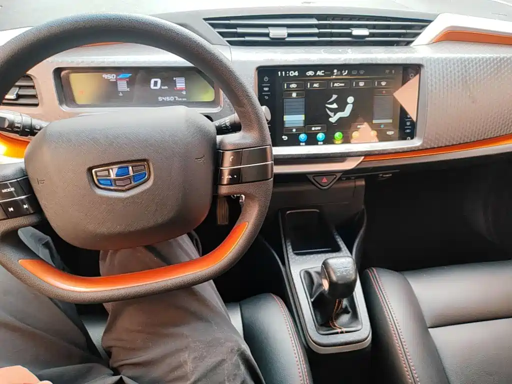 Geely Vision X1 2017 — фото 10