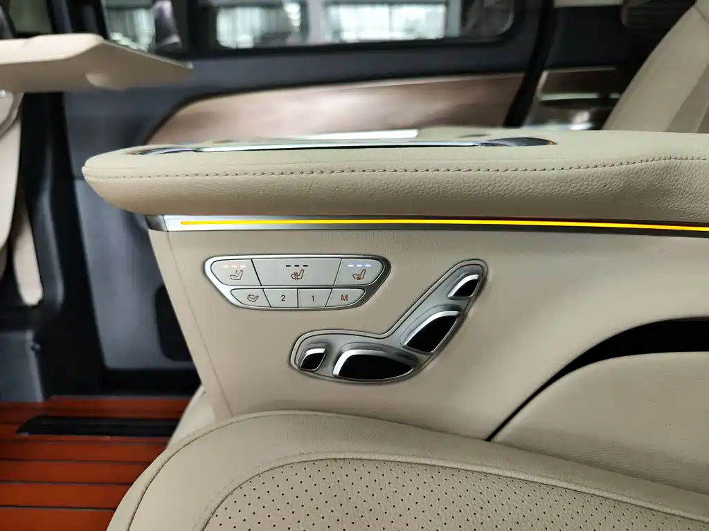 Mercedes-Benz V-Class 2021 — фото 23