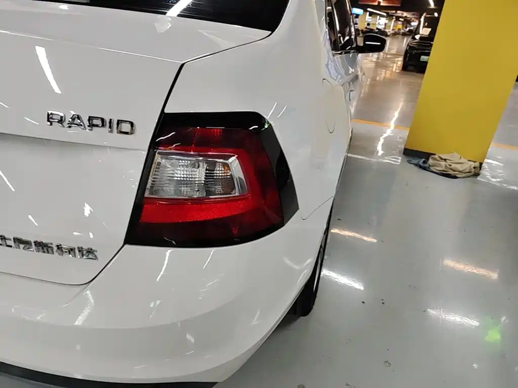Skoda Rapid 2018 — фото 8