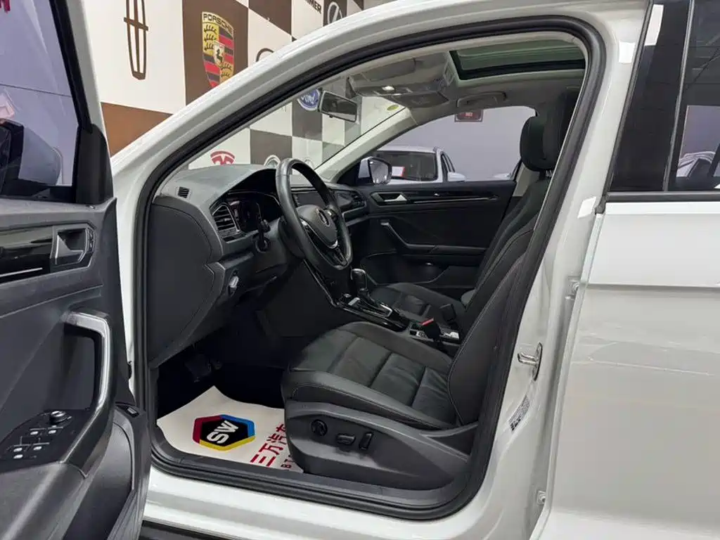 Volkswagen T-Roc 2023