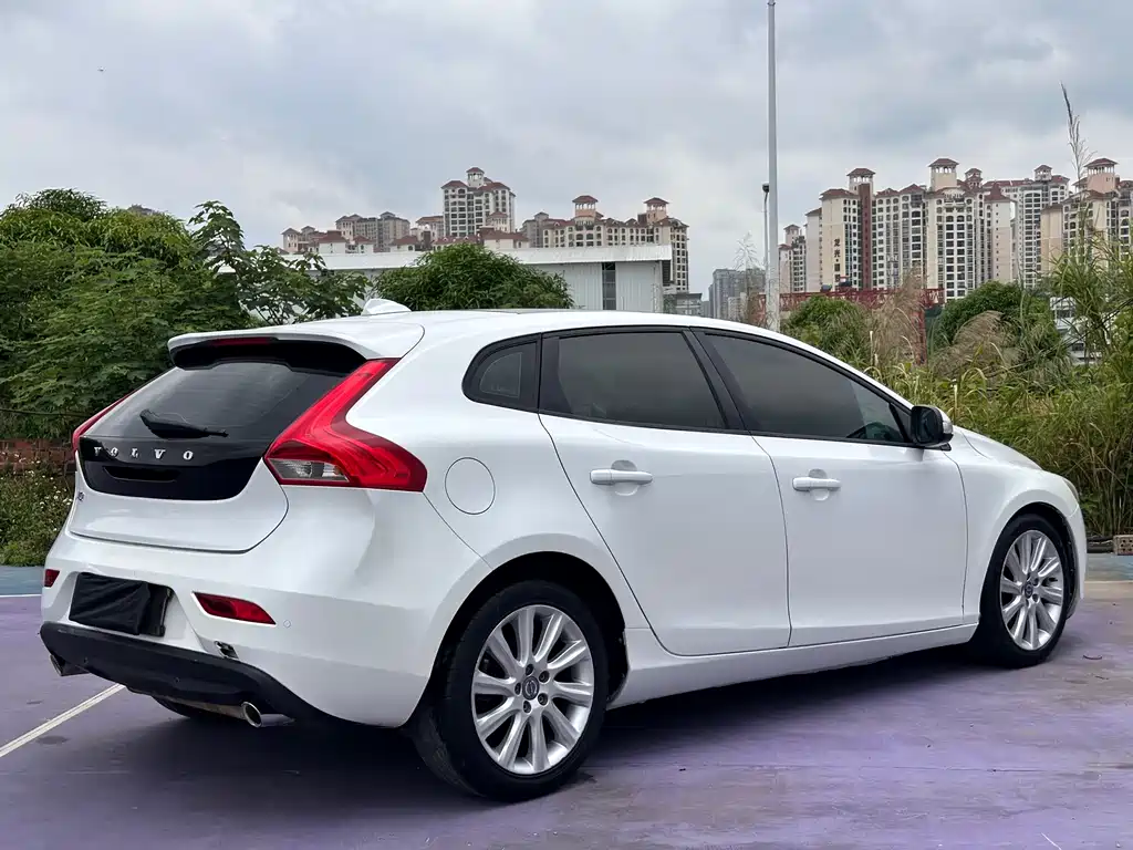 Volvo V40 2015 — фото 6