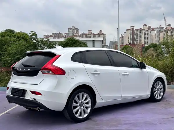 Volvo V40 2015