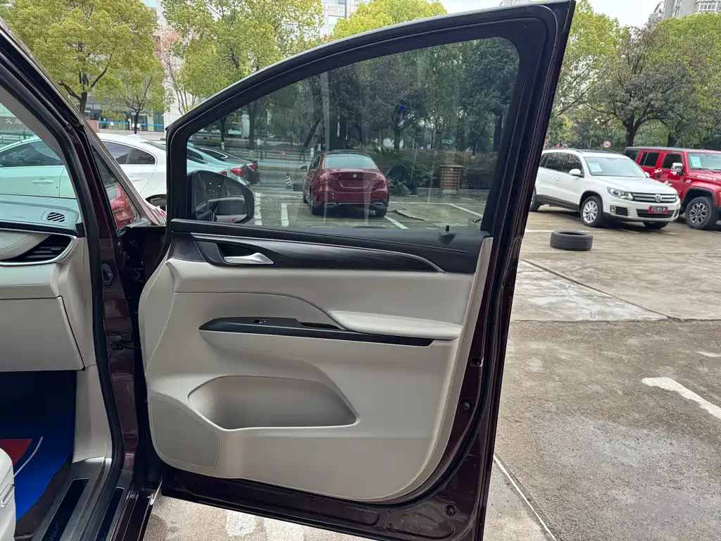 Buick GL8 2022 — фото 25