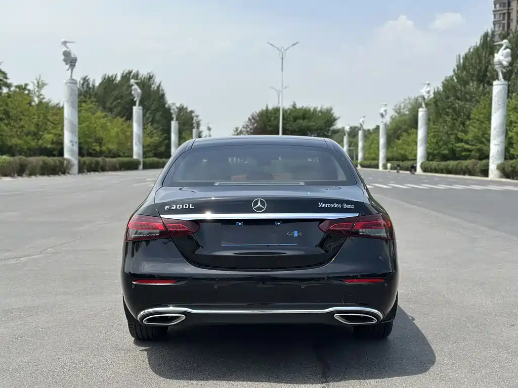 Mercedes-Benz E-Class 2023 — фото 4