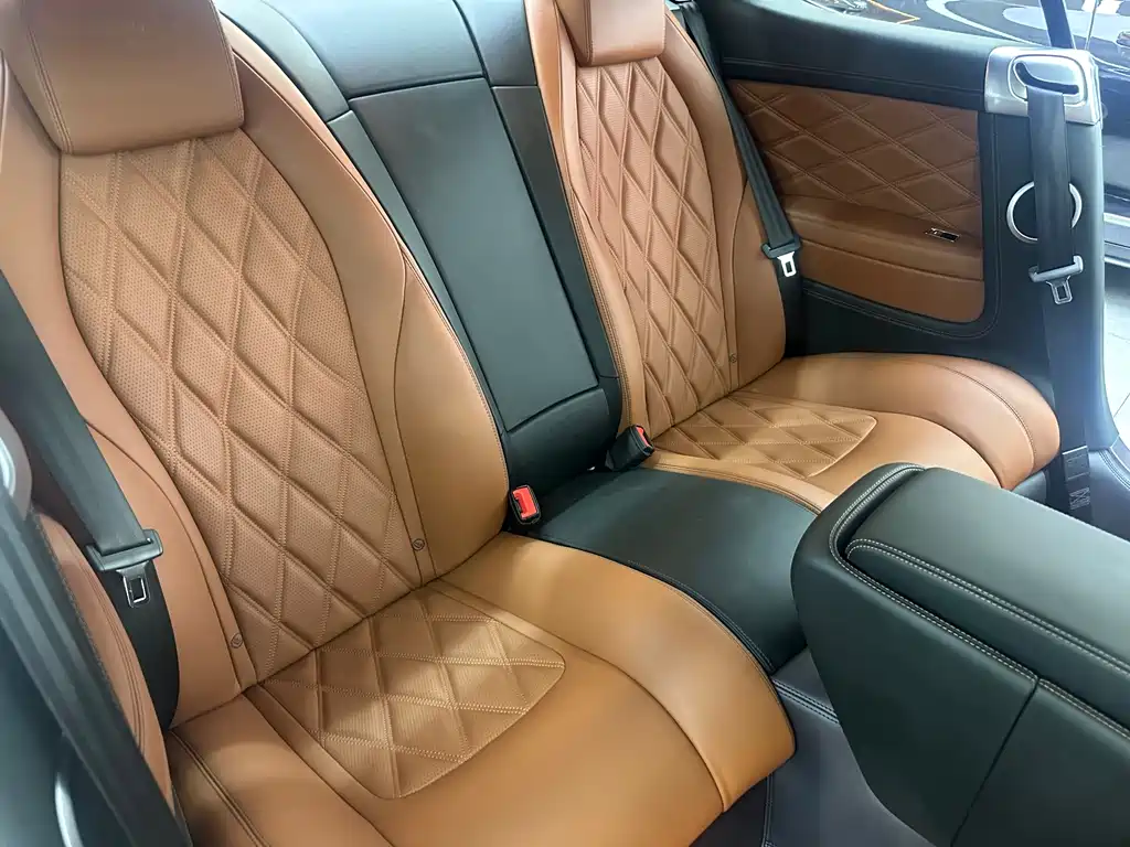 Bentley Continental 2016 — фото 11