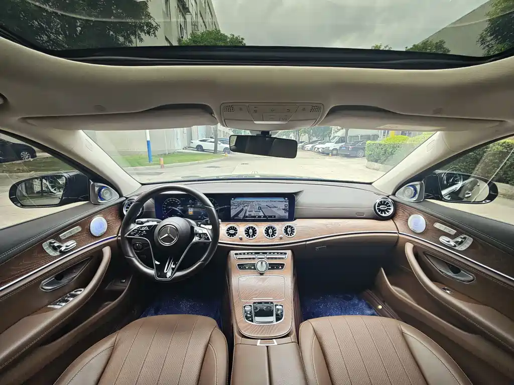Mercedes-Benz E-Class 2023 — фото 8