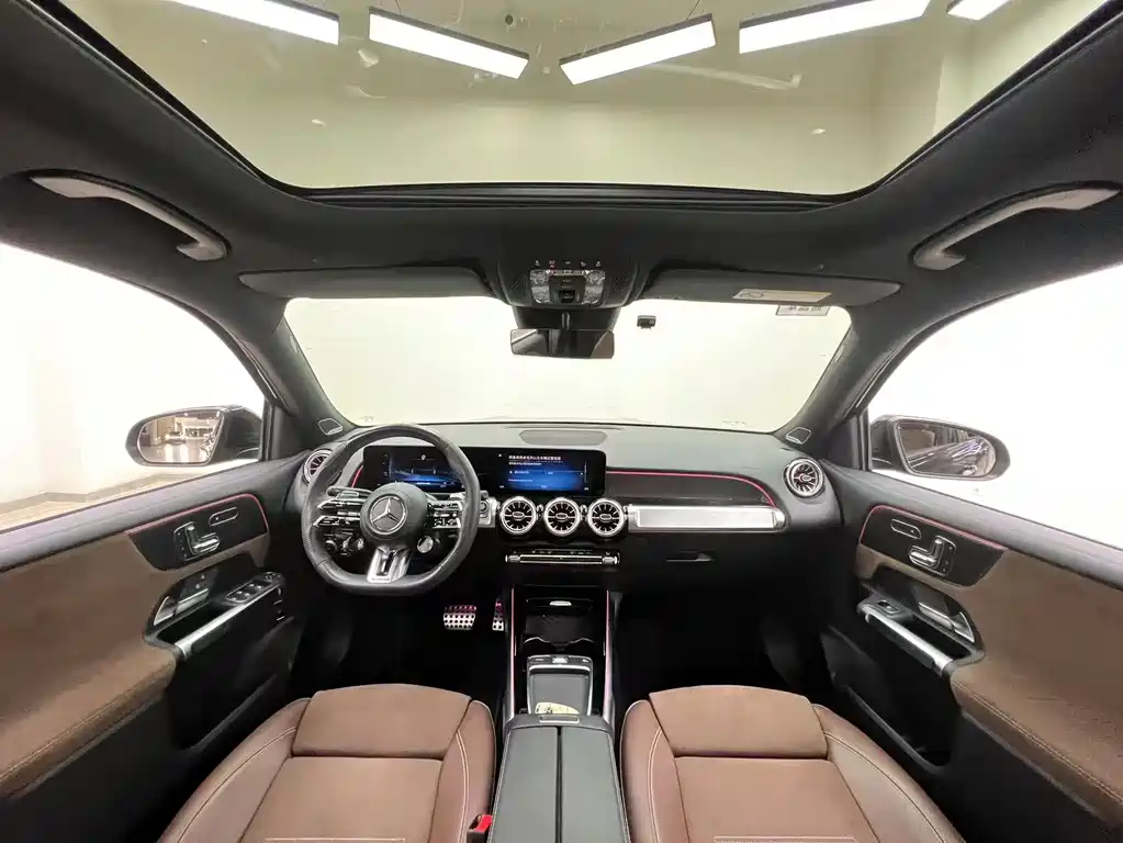 Mercedes-Benz GLB AMG 2024 — фото 19