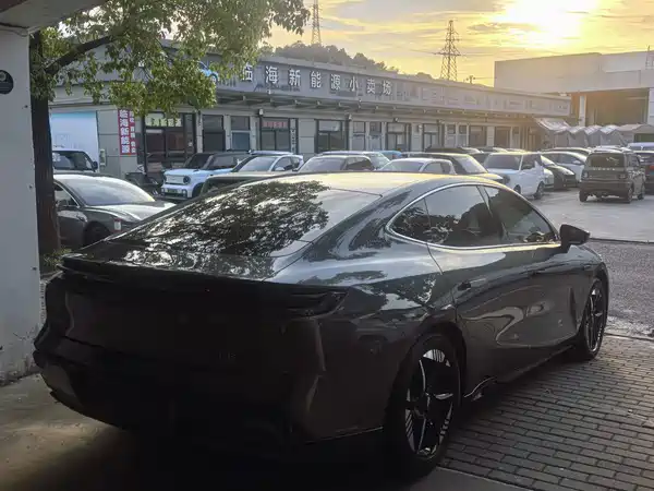 Geely Galaxy E8 2024