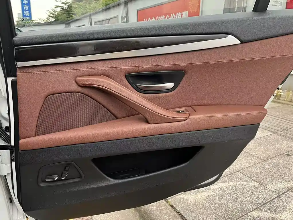 BMW 5 Series 2015 — фото 14