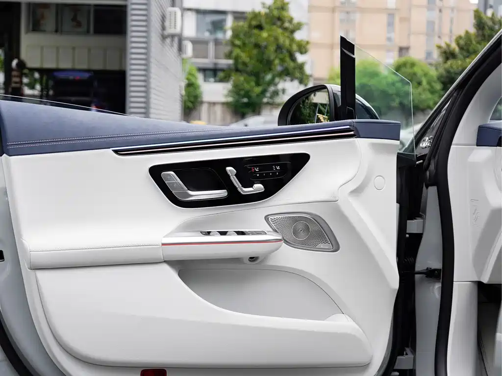 Mercedes-Benz EQE AMG 2025 — фото 11