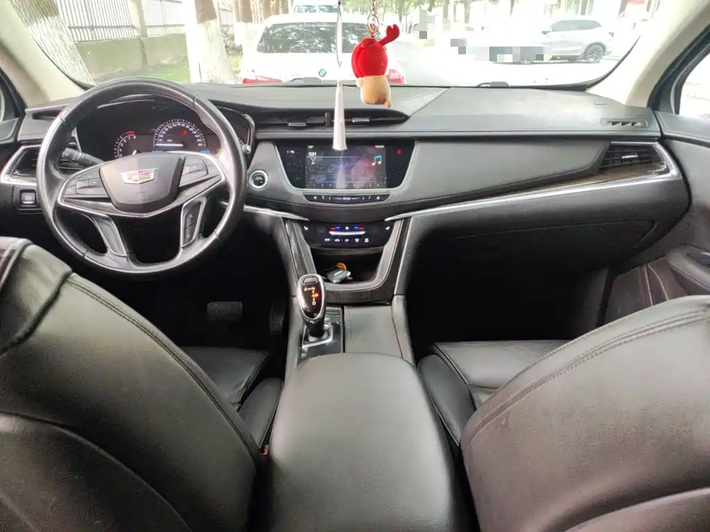 Cadillac XT5 2017 — фото 13