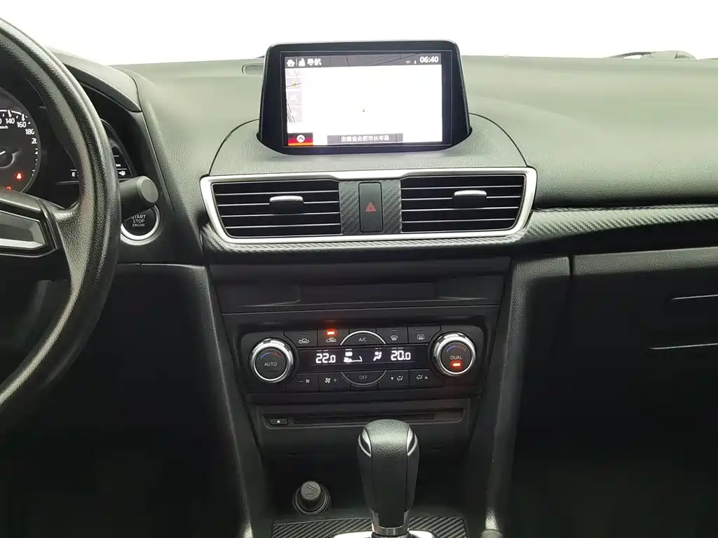Mazda 3 Axela 2019 — фото 12