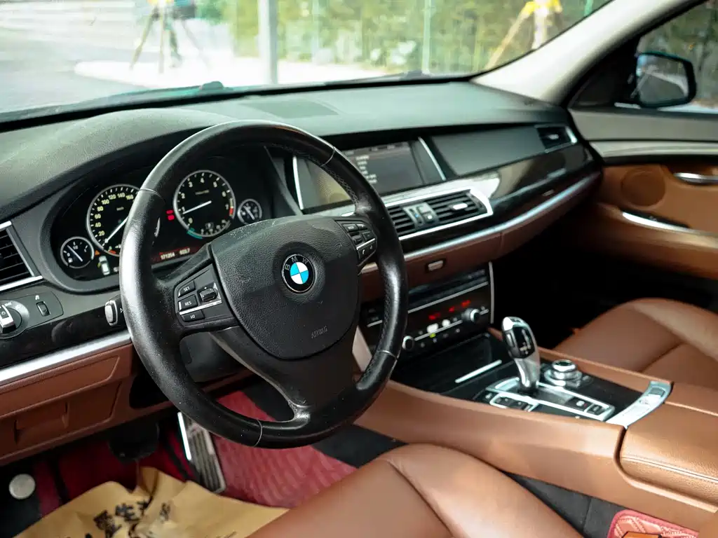 BMW 5 Series GT 2012 — фото 9