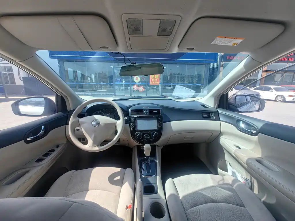 Nissan Tiida 2015 — фото 11