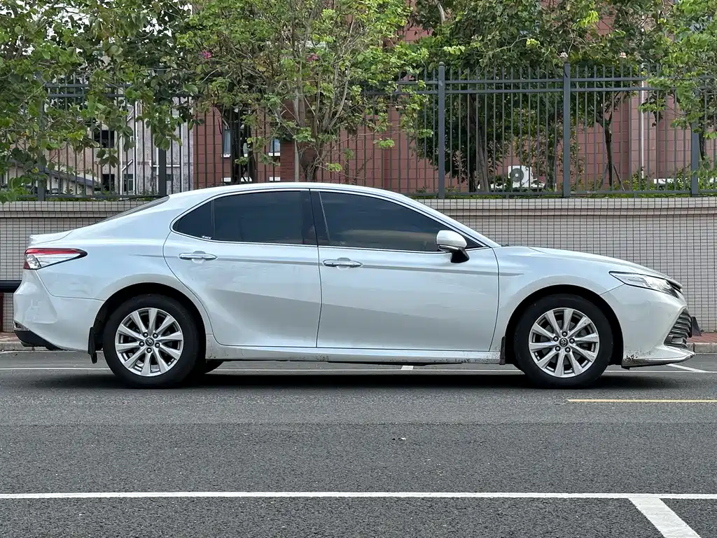 Toyota Camry 2018 — фото 4