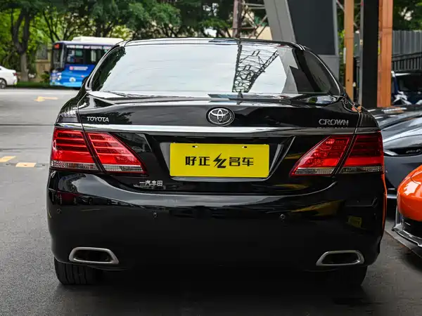 Toyota Crown 2014