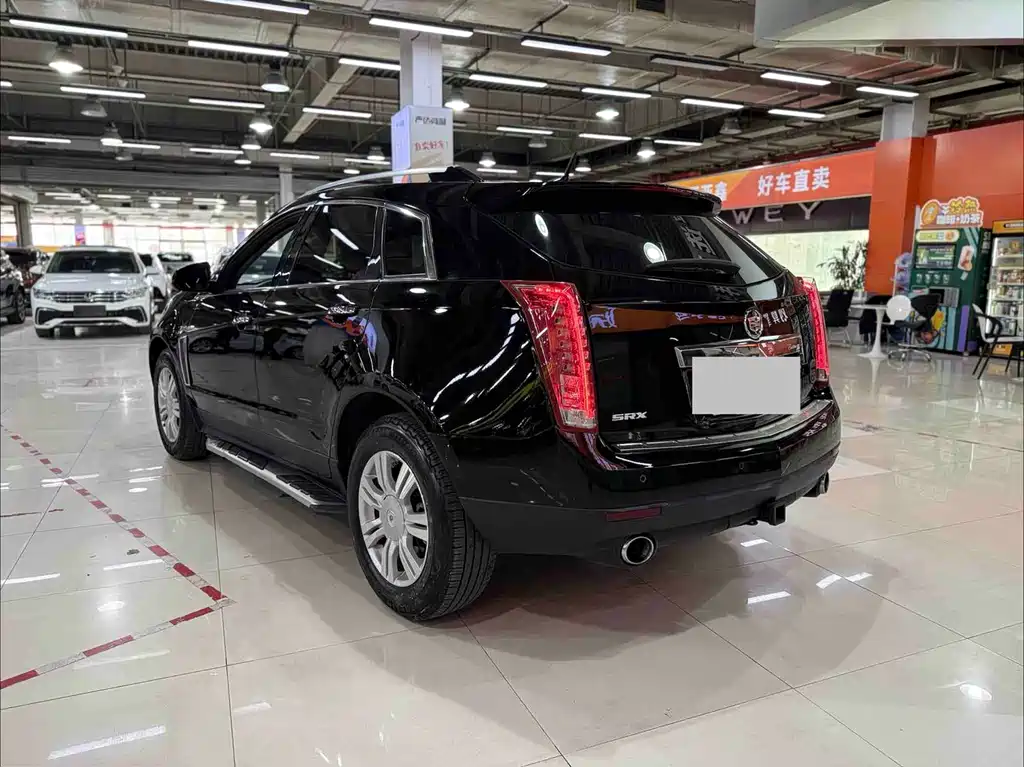 Cadillac SRX 2016 — фото 10