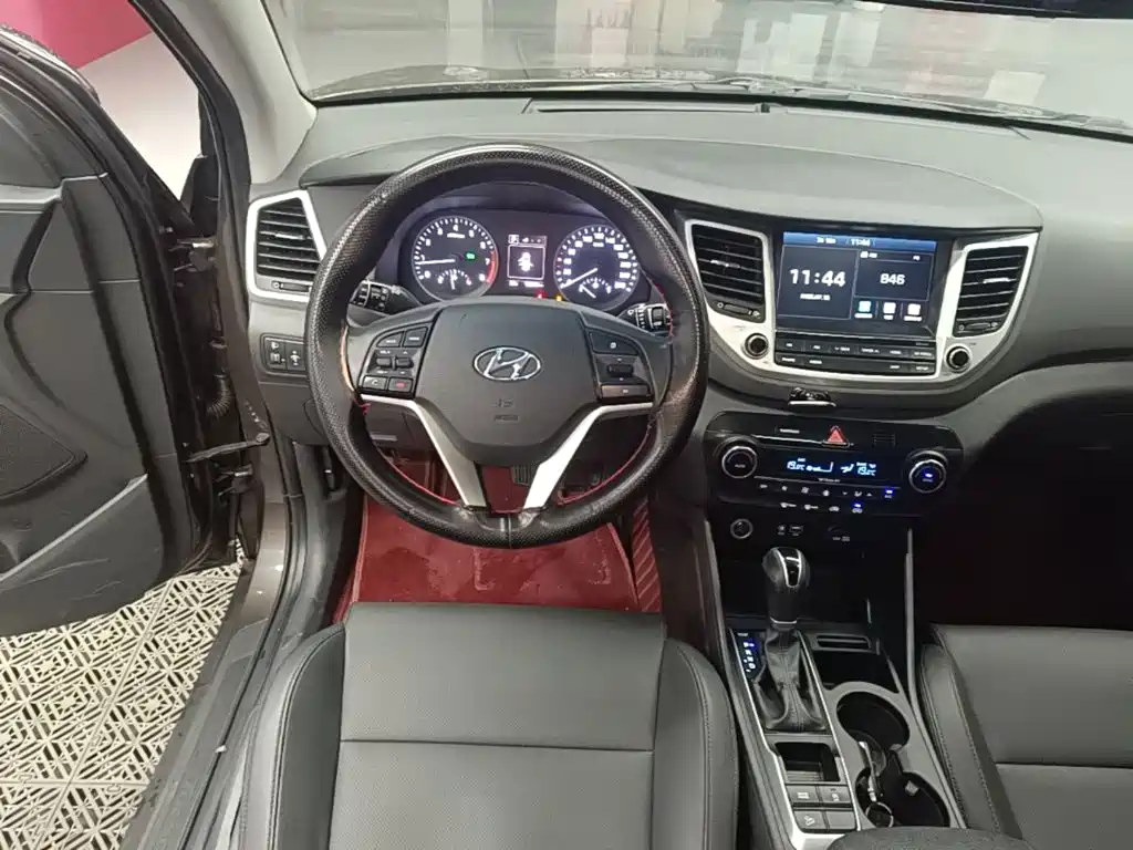Hyundai Tucson 2018 — фото 11