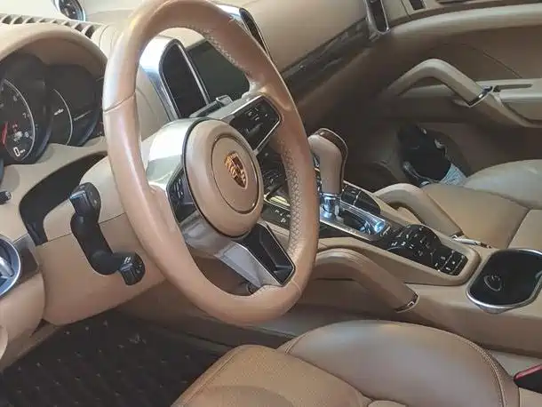 Porsche Cayenne 2015 — фото 9