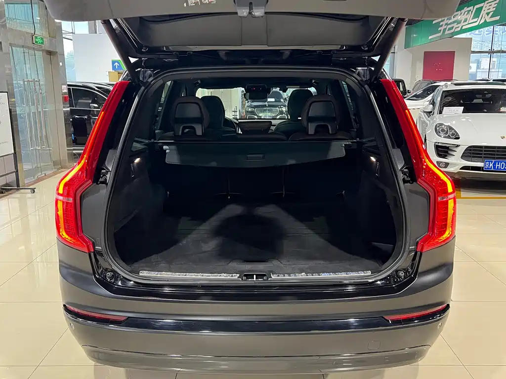 Volvo XC90 2022 — фото 28