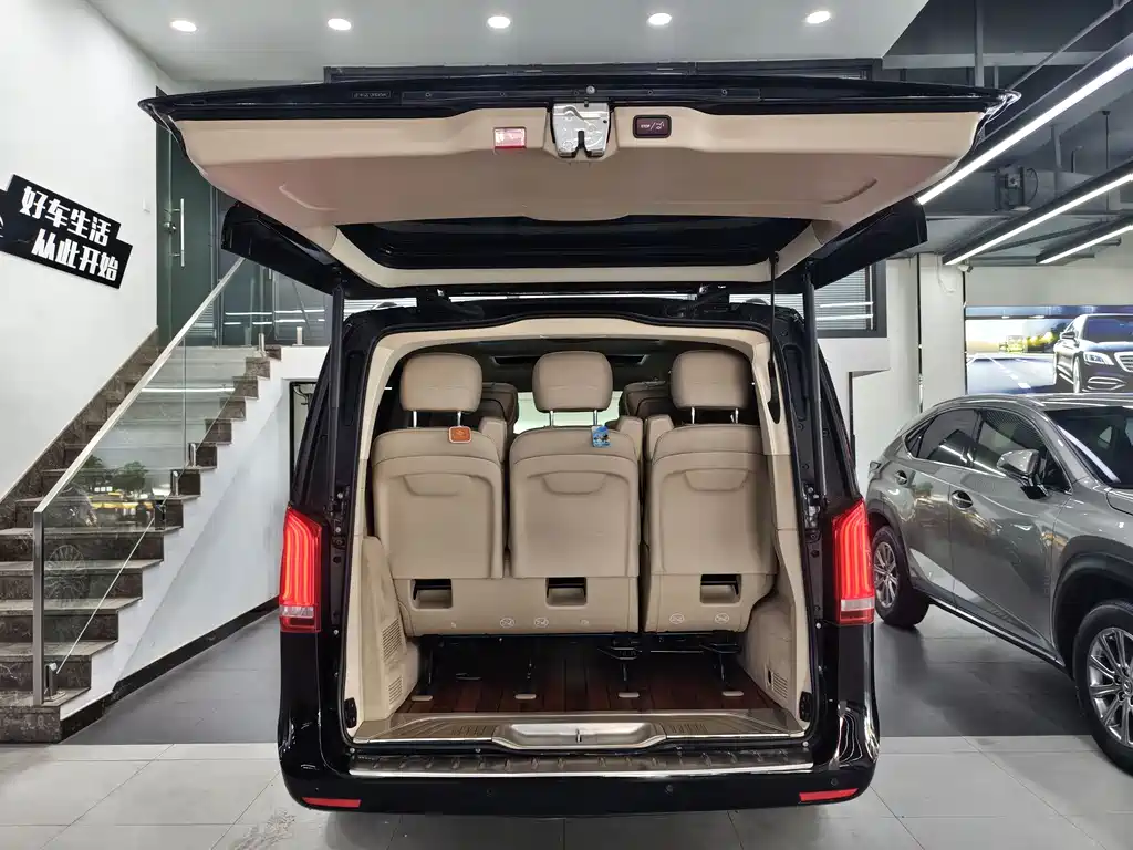 Mercedes-Benz V-Class 2019 — фото 18