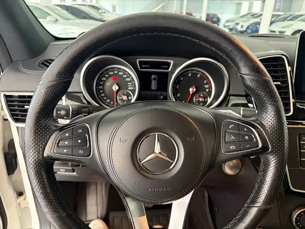 Mercedes-Benz GLS 2016 — фото 11