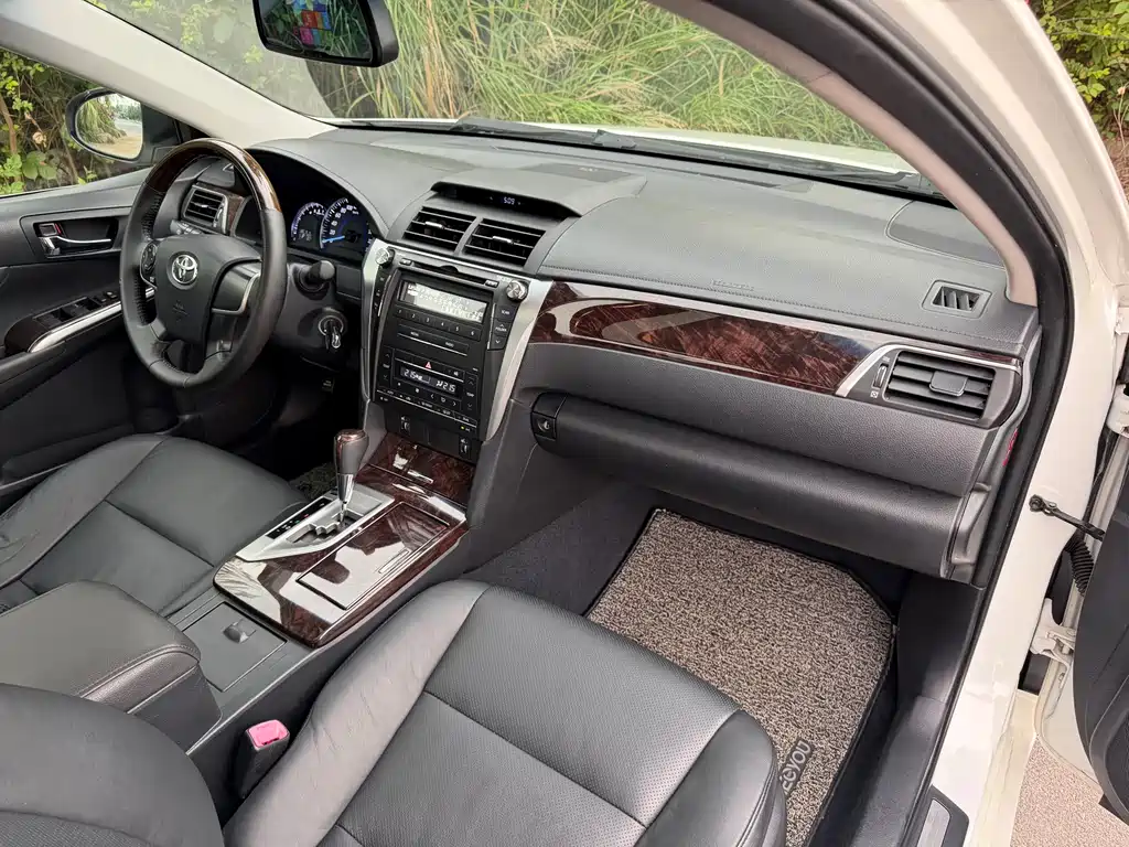 Toyota Camry 2015 — фото 13