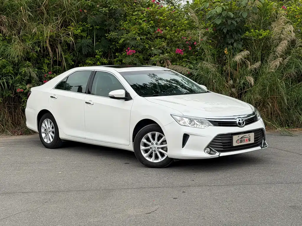 Toyota Camry 2015 — фото 3