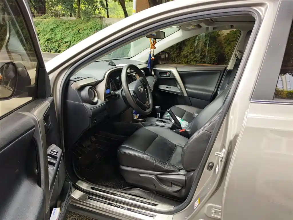 Toyota RAV4 2015 — фото 14