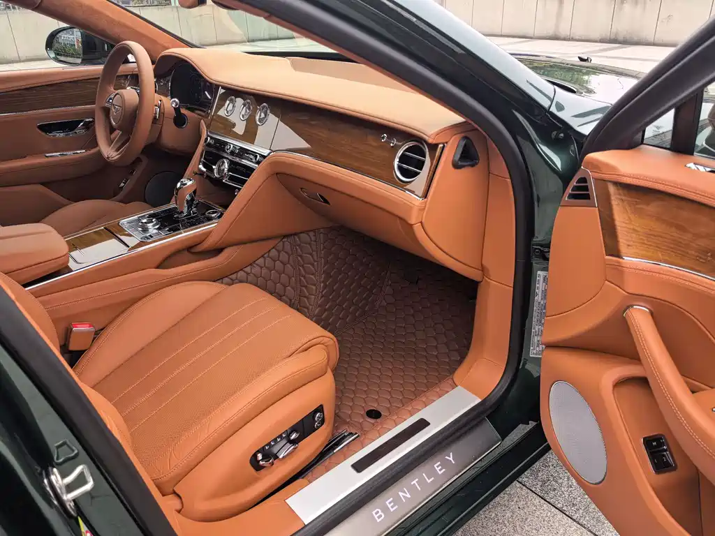 Bentley Flying Spur 2022 — фото 16