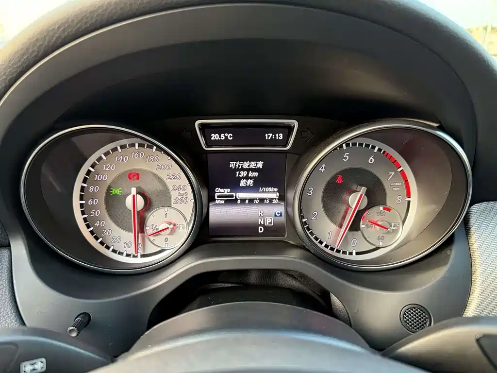 Mercedes-Benz GLA 2017 — фото 16