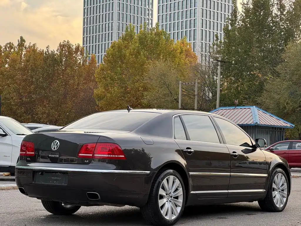 Volkswagen Phaeton 2013 — фото 4