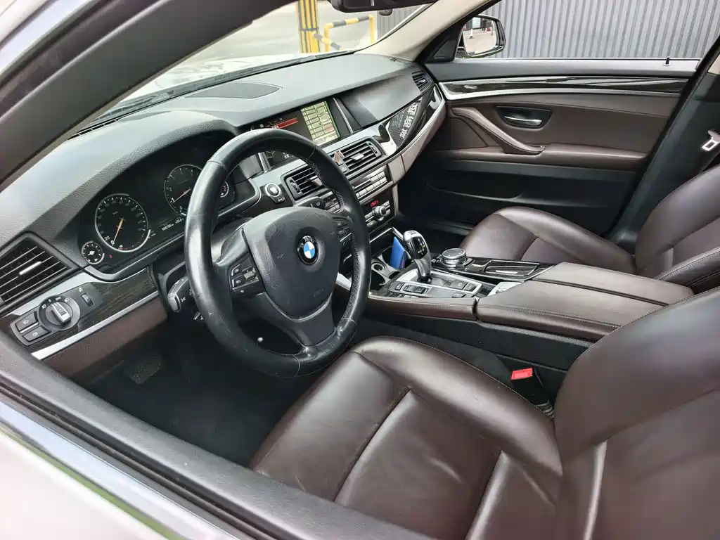 BMW 5 Series 2017 — фото 8