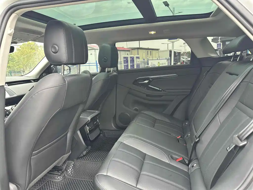 Land Rover Evoque 2023 — фото 6