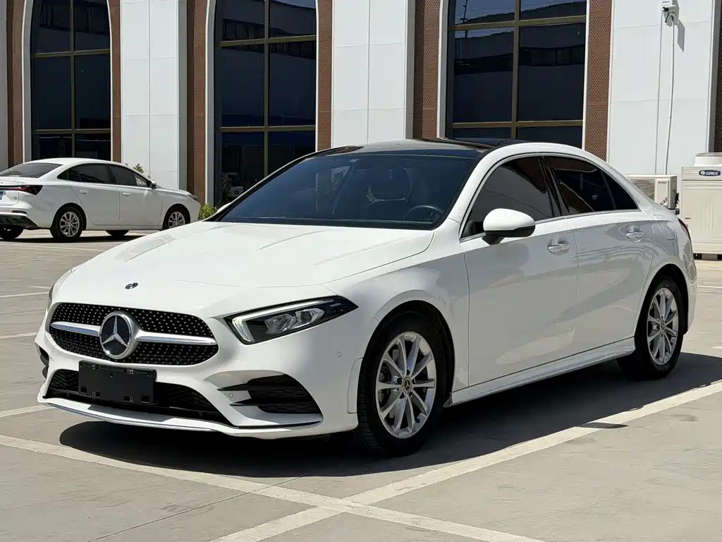 Mercedes-Benz A-Class 2019 — фото 1
