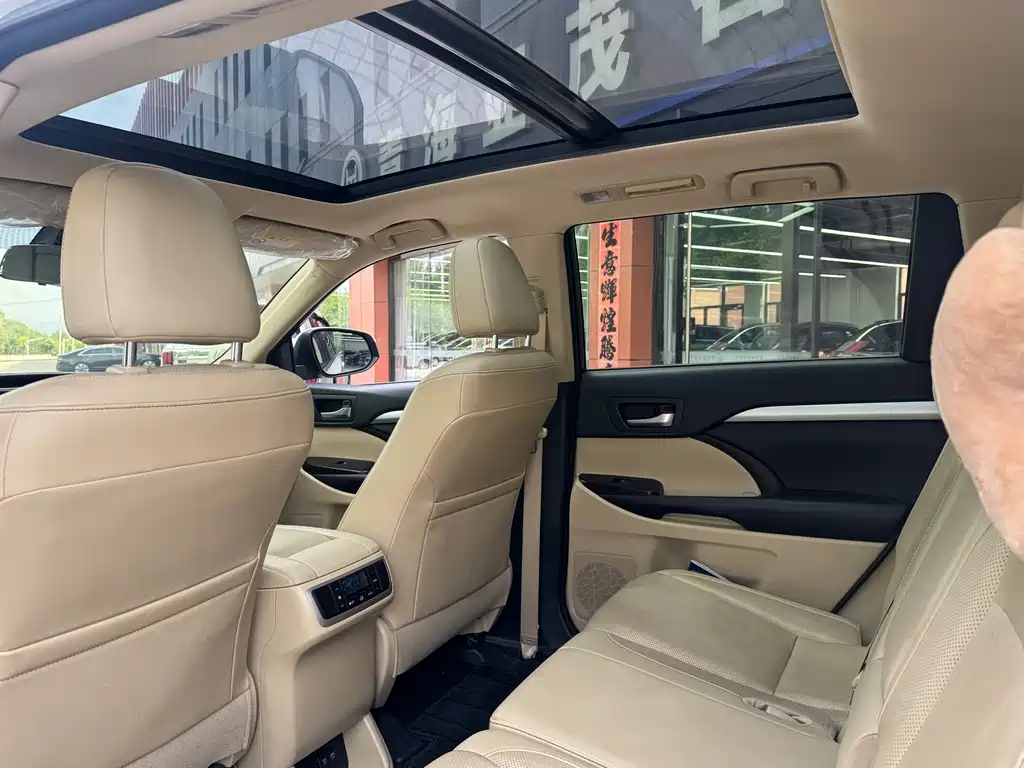Toyota Highlander 2018 — фото 11