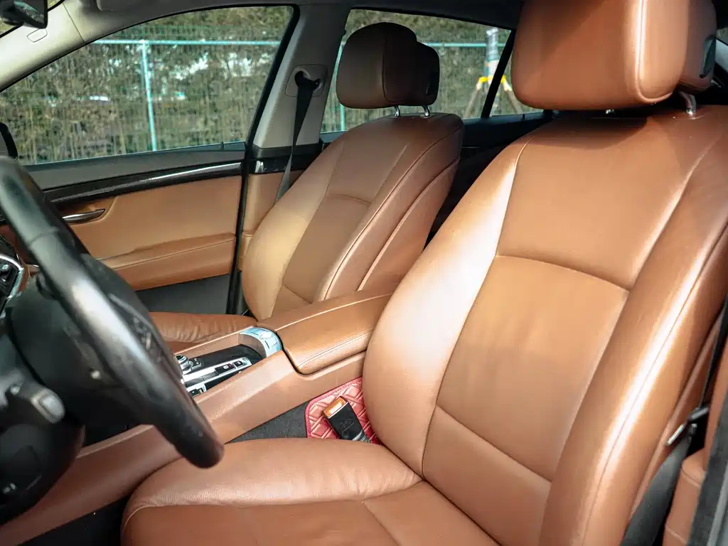 BMW 5 Series GT 2012 — фото 10