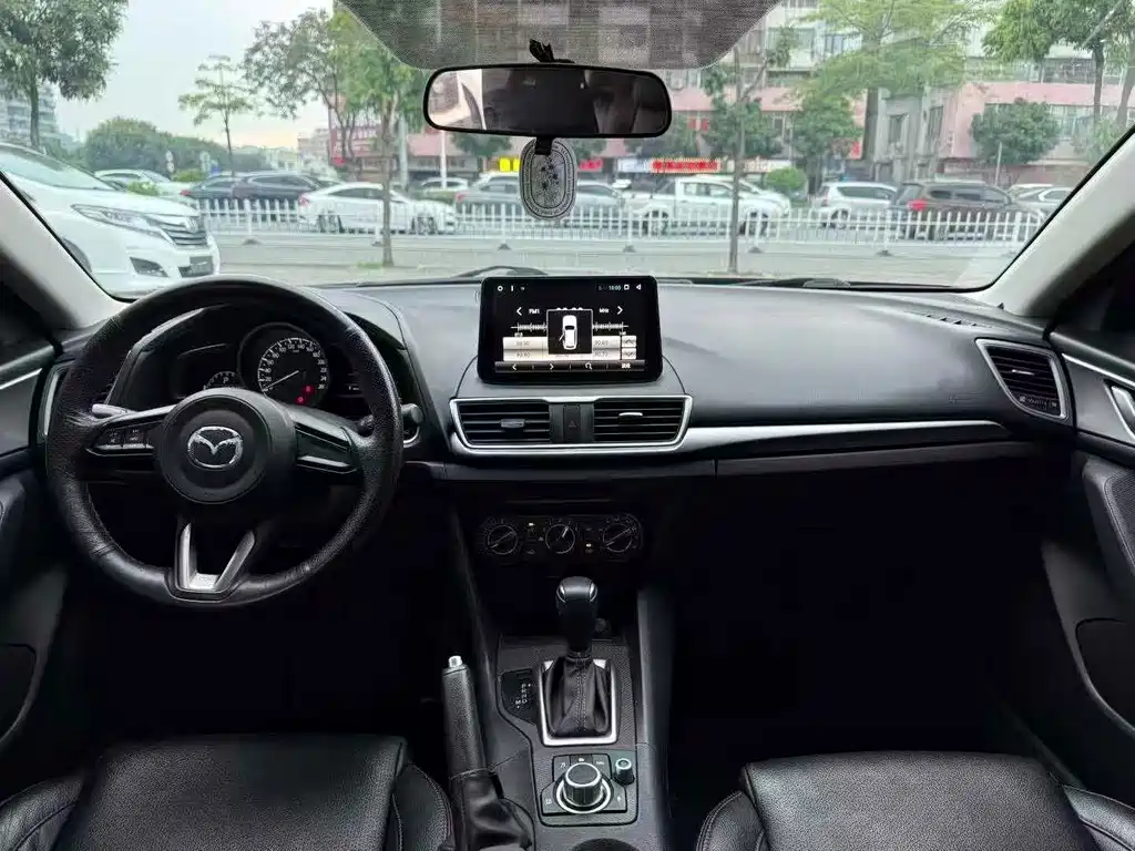 Mazda 3 Axela 2017 — фото 8