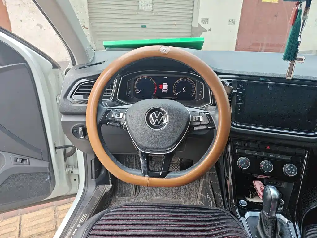 Volkswagen T-Roc 2021 — фото 3