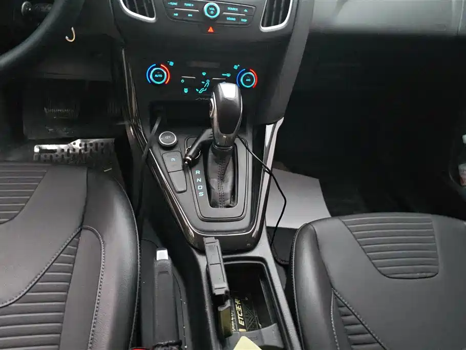 Ford Focus 2016 — фото 16