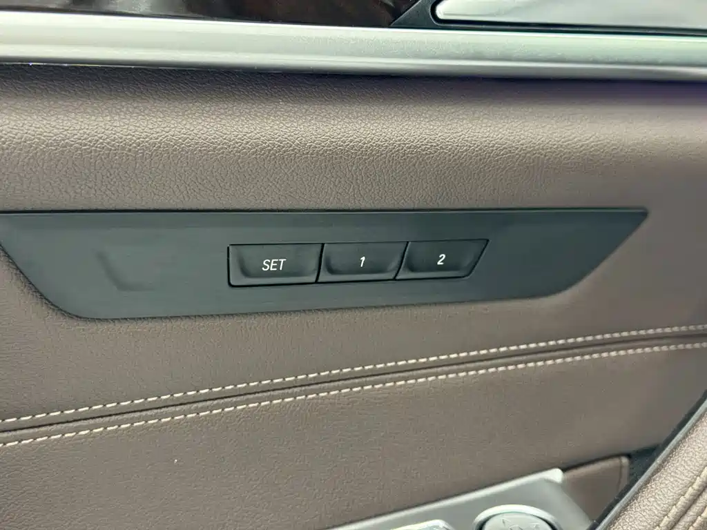 BMW 5 Series 2019 — фото 17