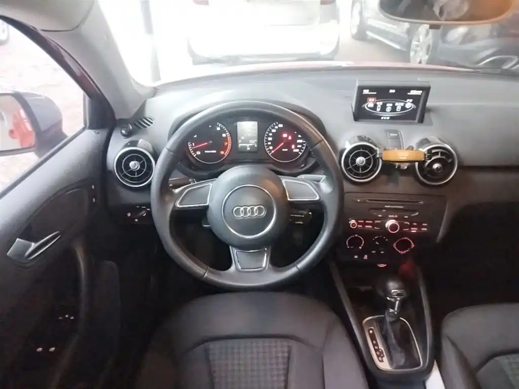 Audi A1 2014 — фото 11