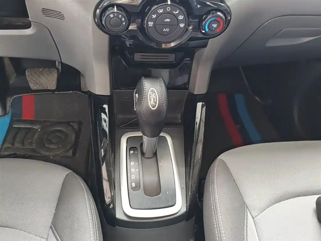 Ford Ecosport 2014 — фото 14