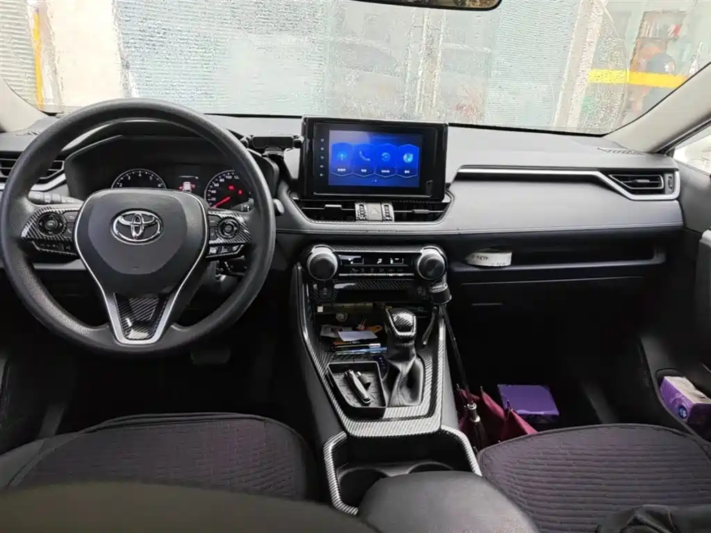 Toyota RAV4 2021 — фото 10