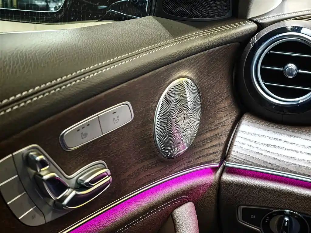 Mercedes-Benz E-Class 2021 — фото 18