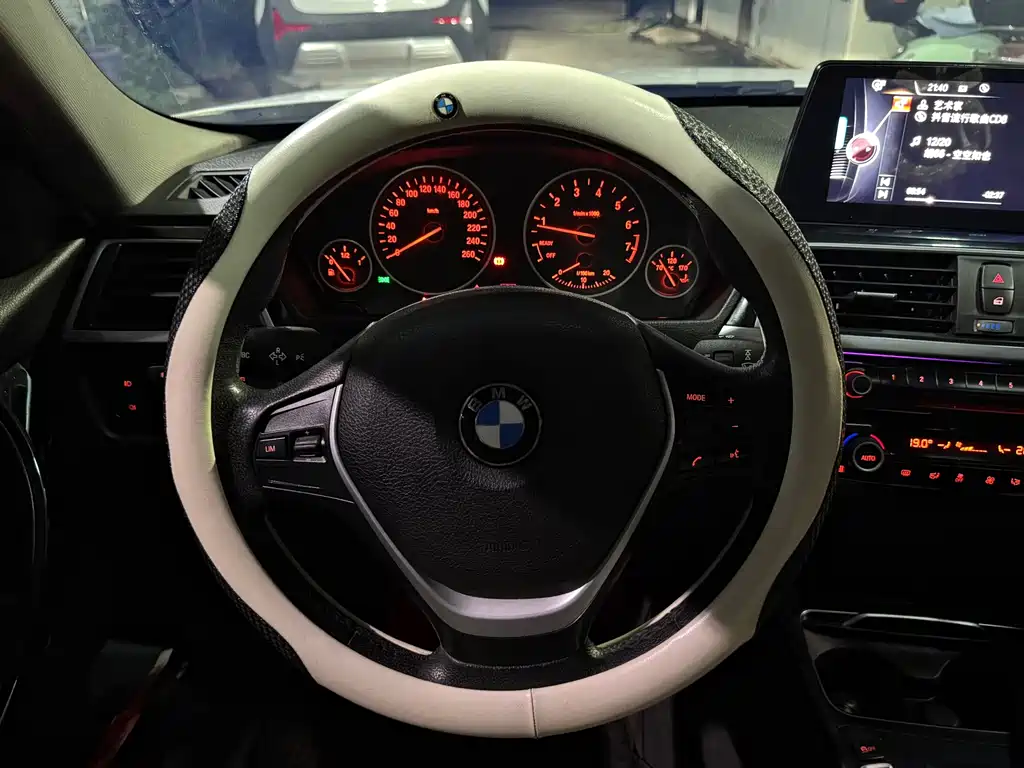 BMW 3 Series 2016 — фото 15