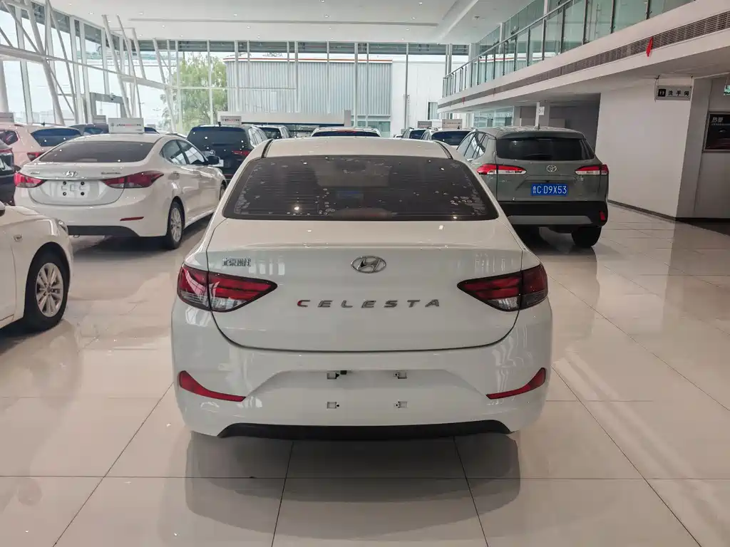 Hyundai Elantra 2019 — фото 14